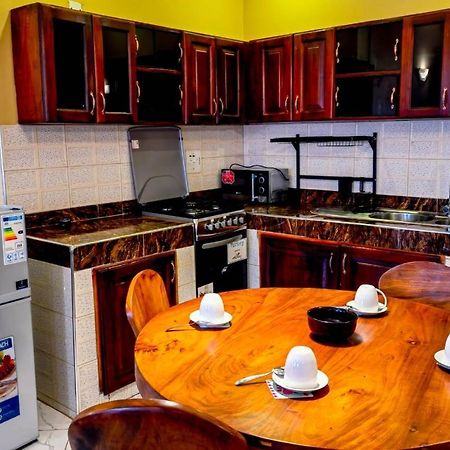 Peace Of Mind Suites Entebbe Bagian luar foto