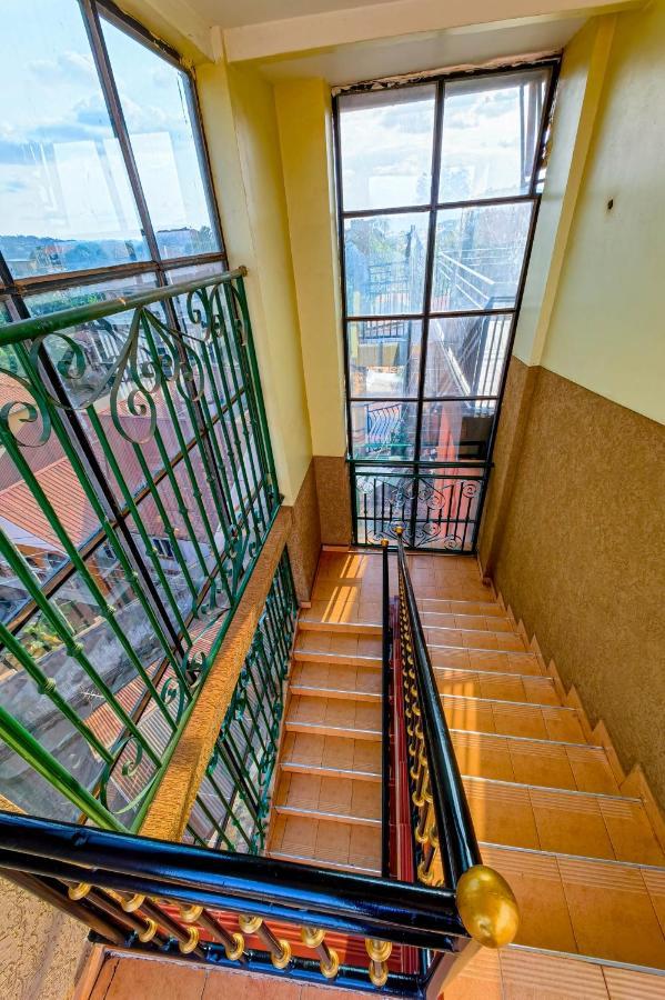 Peace Of Mind Suites Entebbe Bagian luar foto