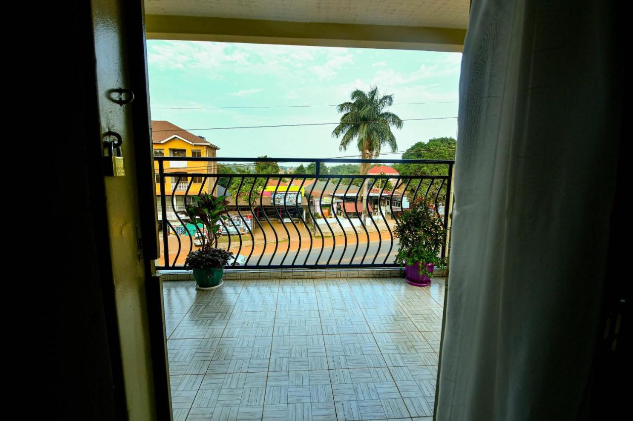 Peace Of Mind Suites Entebbe Bagian luar foto