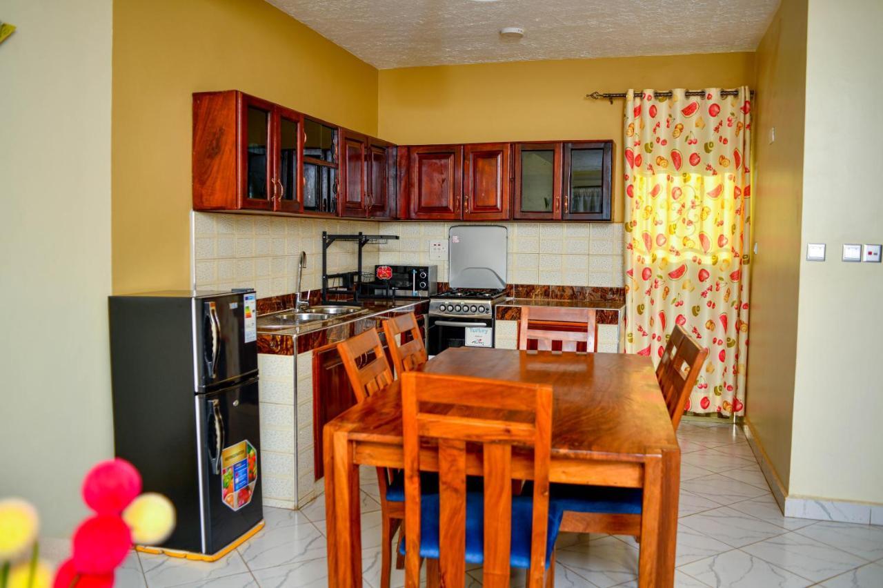 Peace Of Mind Suites Entebbe Bagian luar foto