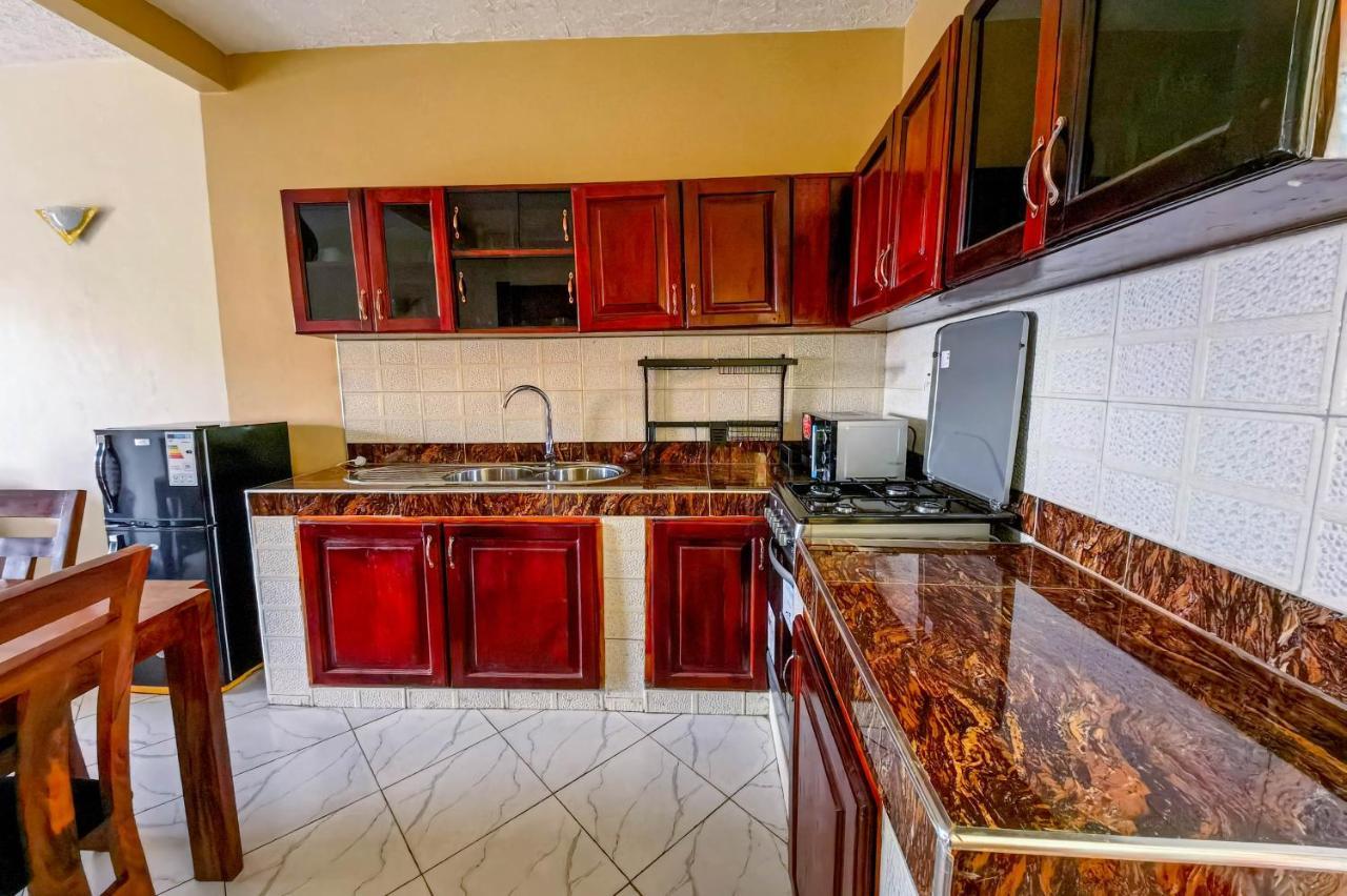 Peace Of Mind Suites Entebbe Bagian luar foto