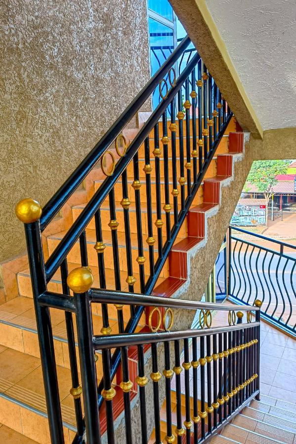 Peace Of Mind Suites Entebbe Bagian luar foto