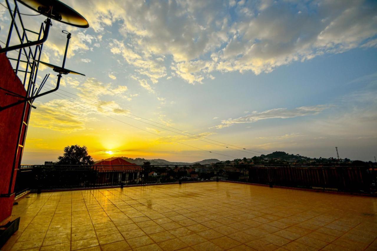 Peace Of Mind Suites Entebbe Bagian luar foto